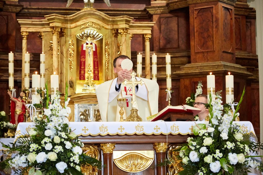 Eucharystia - Parafia pw. Wszystkich Świętych w Kórniku